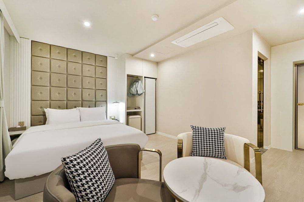 Grandis Hotel Deluxe Room 7