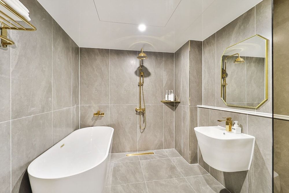 Grandis Hotel Deluxe Room 13