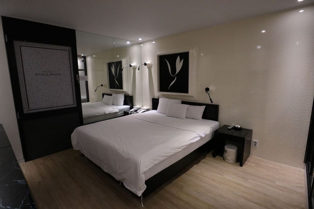 Hotel Cullinan Jongno Deluxe Double Room (Fri & Sat Check in 8pm) 39