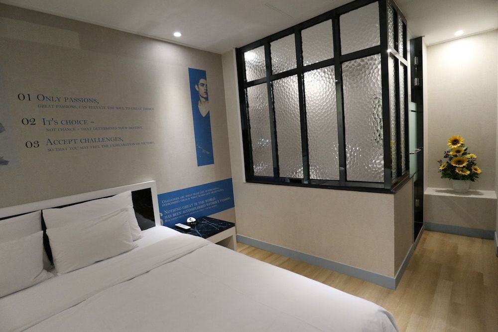 Hotel Cullinan Jongno Deluxe Double Room (Fri & Sat Check in 8pm) 15