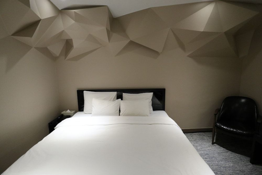 Hotel Cullinan Jongno Deluxe Double Room (Fri & Sat Check in 8pm) 31