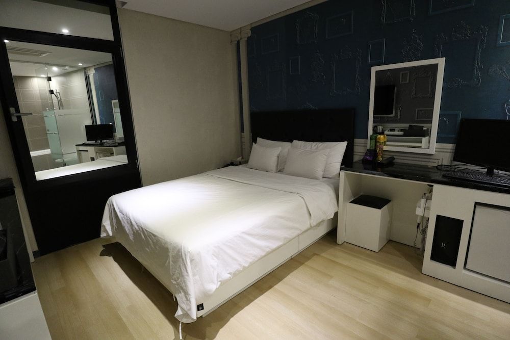 Hotel Cullinan Jongno Deluxe Double Room (Fri & Sat Check in 8pm) 47