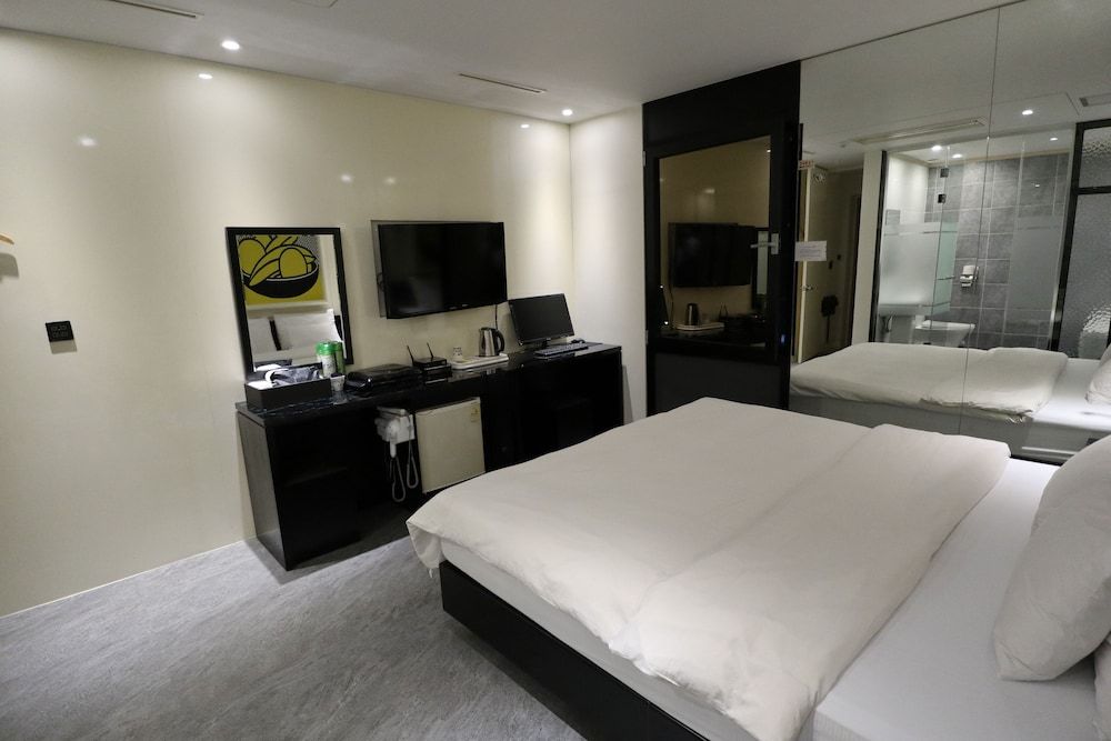 Hotel Cullinan Jongno Deluxe Double Room (Fri & Sat Check in 8pm) 48