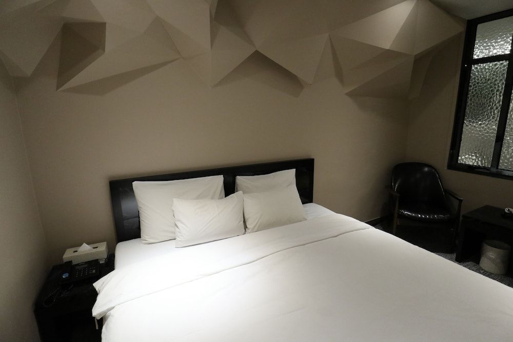 Hotel Cullinan Jongno Deluxe Double Room (Fri & Sat Check in 8pm) 33