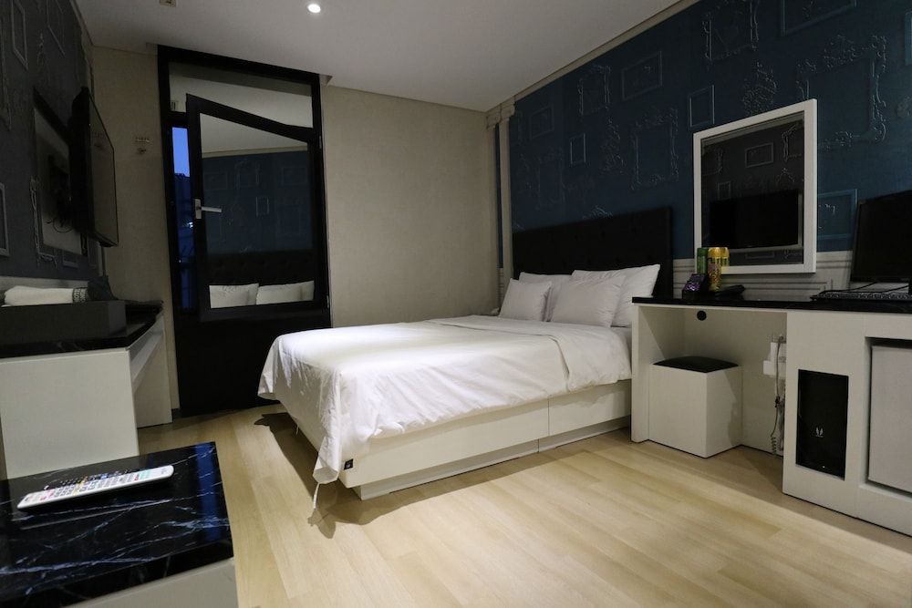 Hotel Cullinan Jongno Deluxe Double Room (Fri & Sat Check in 8pm) 41