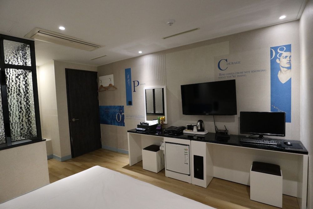Hotel Cullinan Jongno Deluxe Double Room (Fri & Sat Check in 8pm) 14