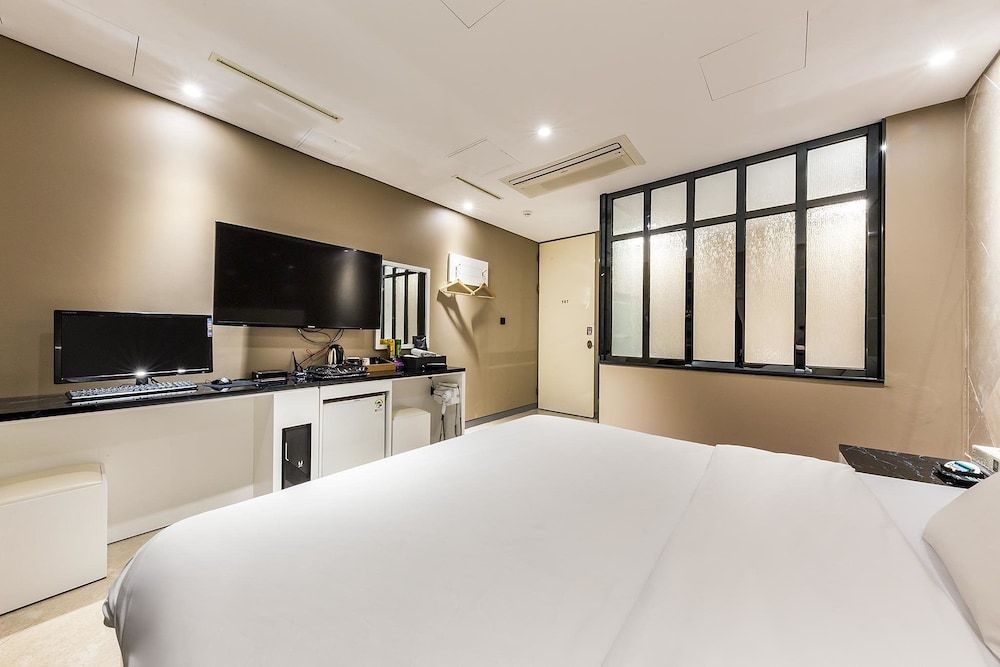 Hotel Cullinan Jongno Deluxe Double Room (Fri & Sat Check in 8pm) 29