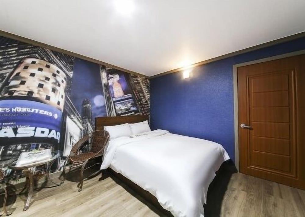 Happy Q Motel Standard Room 2