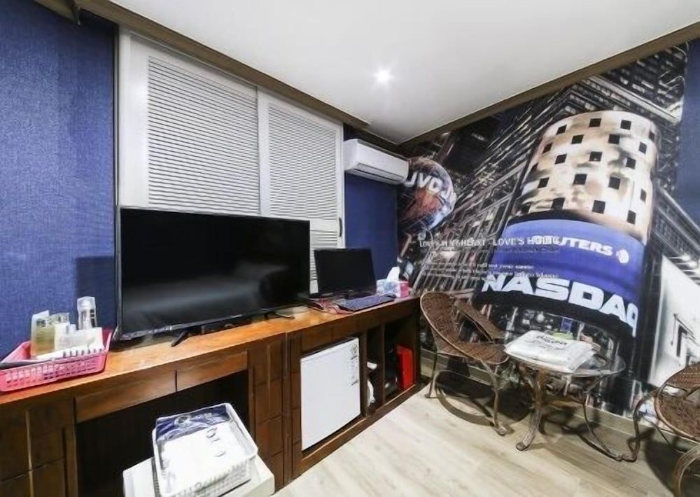 Happy Q Motel Standard Room 4