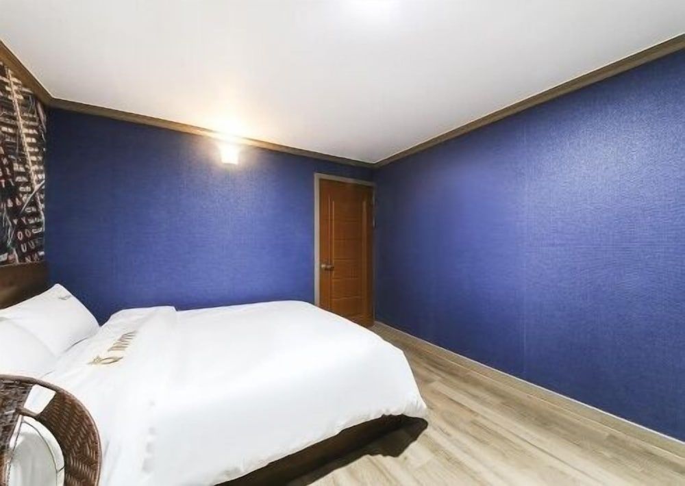 Happy Q Motel Standard Room 3