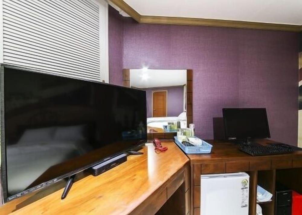 Happy Q Motel Semi-Deluxe Room 6