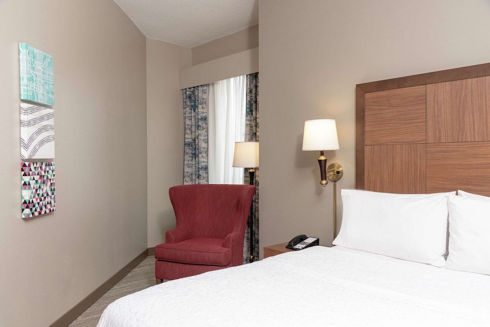 One Queen Bed, Non-Smoking
