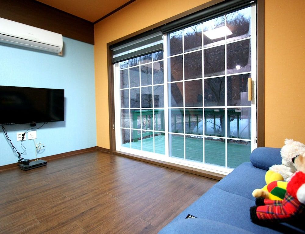 Pension Cafe Yoon & Park Double Room, Jetted Tub 8