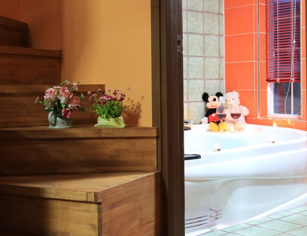 Pension Cafe Yoon & Park Double Room, Jetted Tub 6