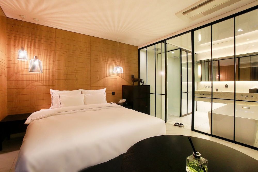 Forestar Hotel Deluxe Room 4