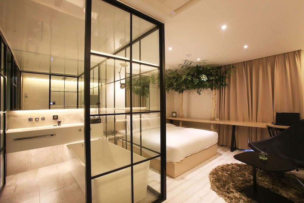 Forestar Hotel Deluxe Room 11