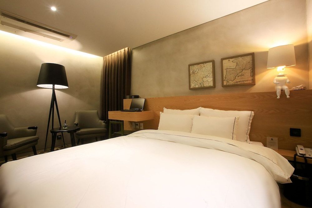 Forestar Hotel Deluxe Room 3