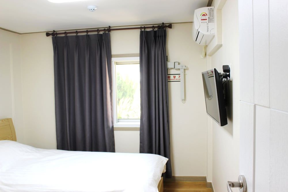 The Lucete Hotel Standard Room (19 sqm.) 4