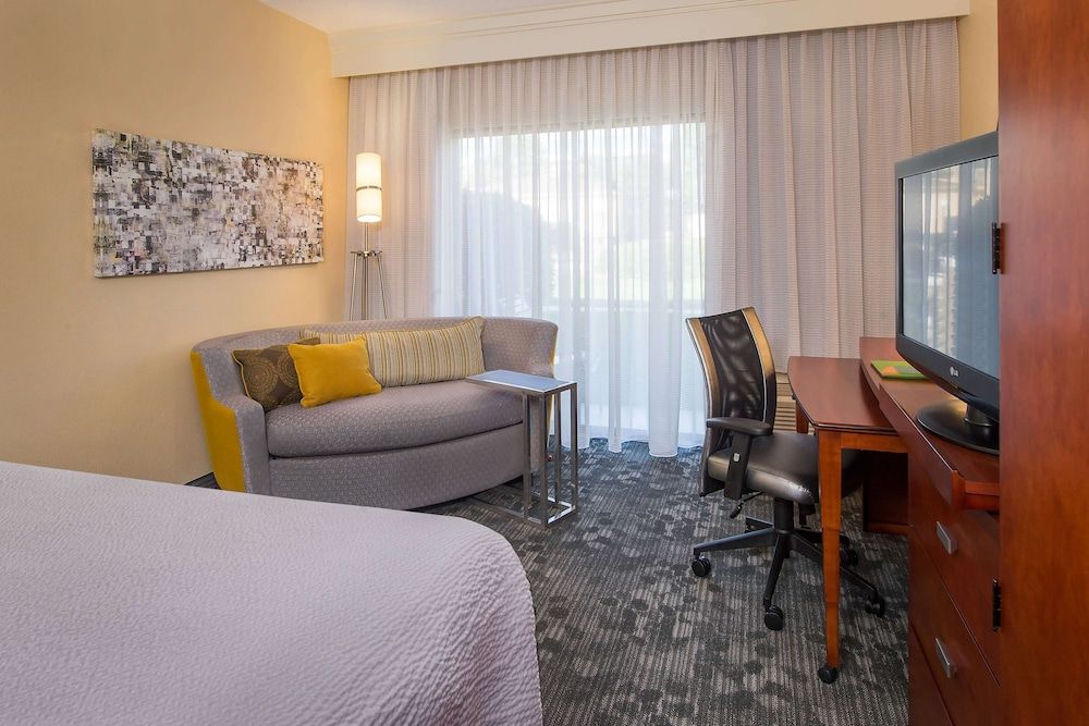 Deluxe Room, 1 King Bed with Sofa bed