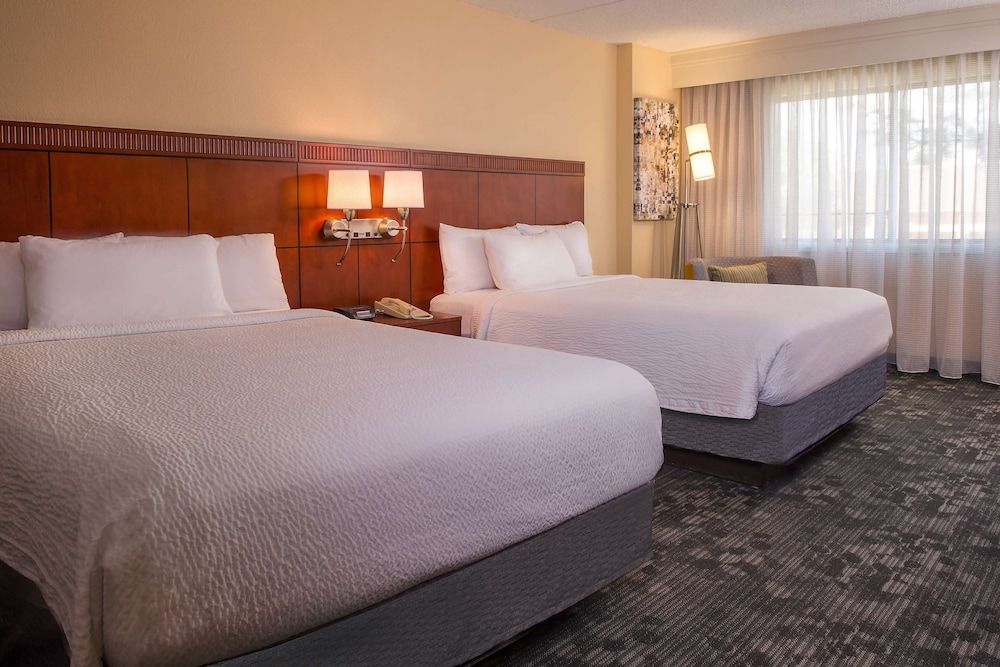 Deluxe Room, 2 Queen Beds, Accessible (Roll In Shower)