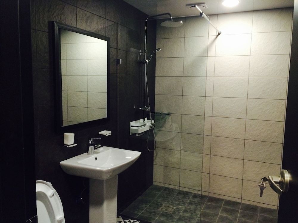 Mokpo White Windmill Guesthouse Double Room 6