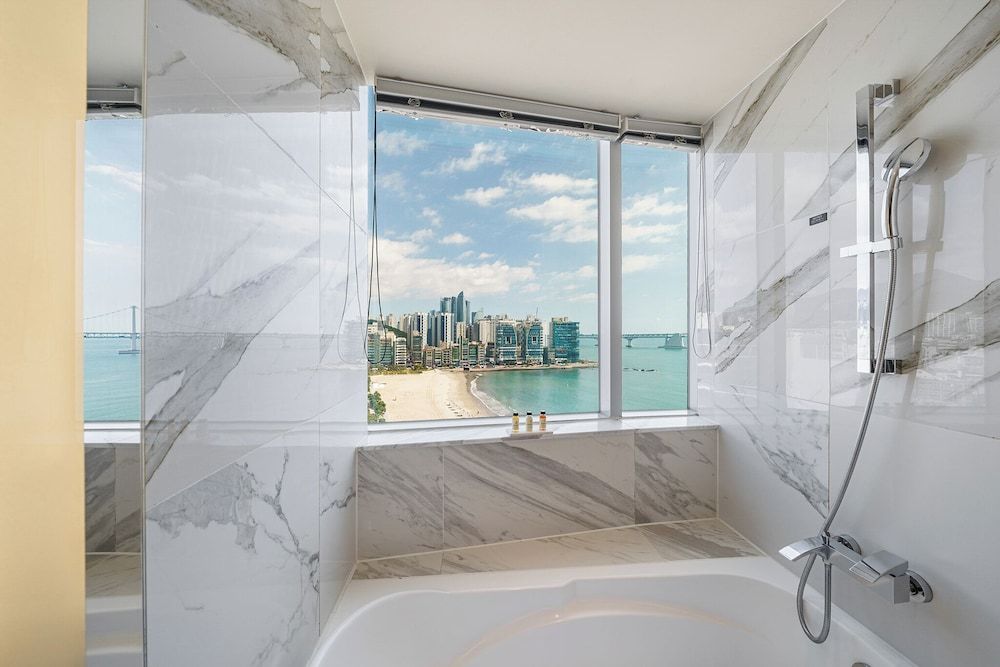 Kent Hotel Gwangalli by Kensington Deluxe Double Ocean View 4