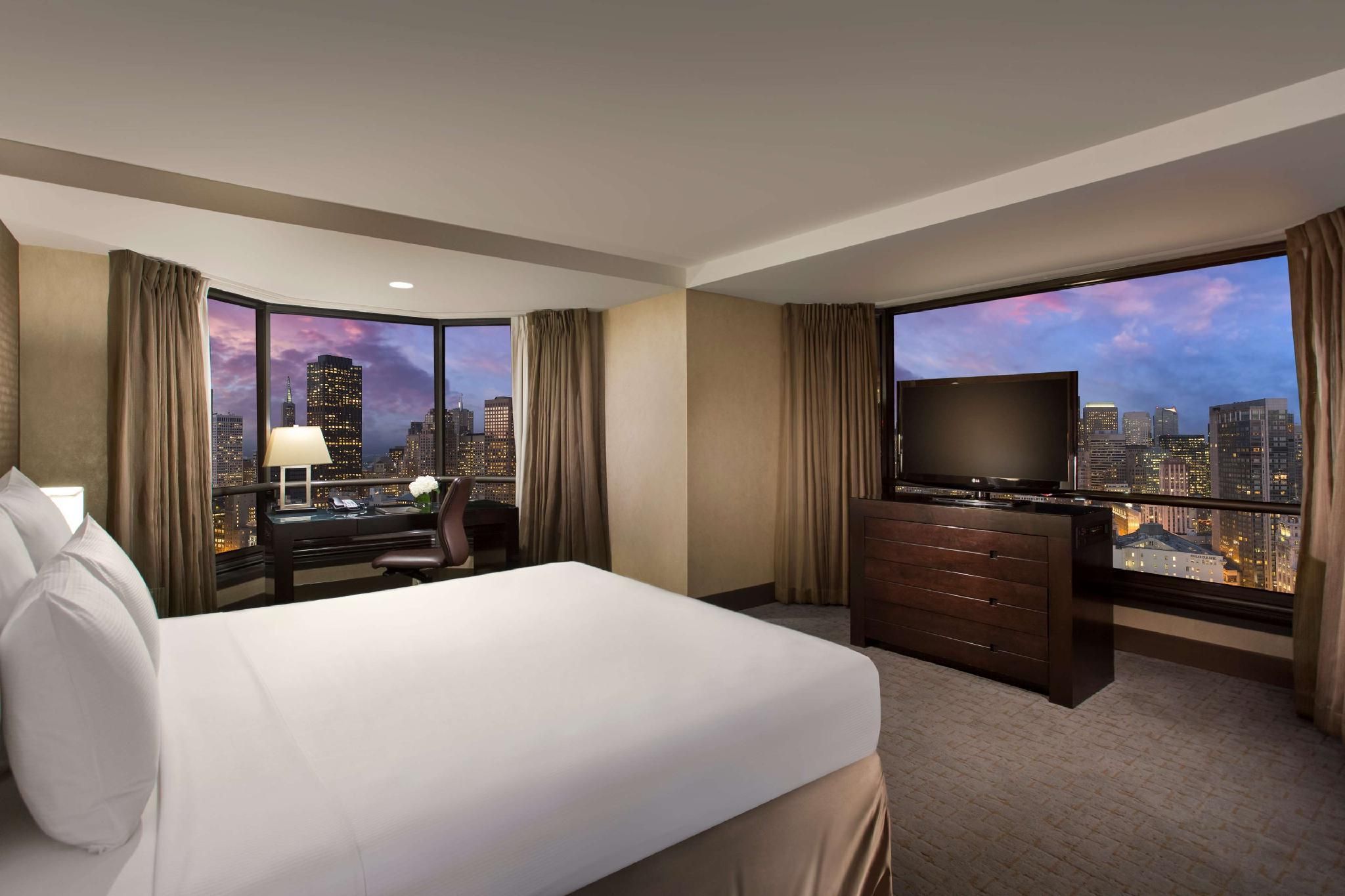 SKYLINE SUITE - 1 BEDROOM SUITE - FLOOR 30-32