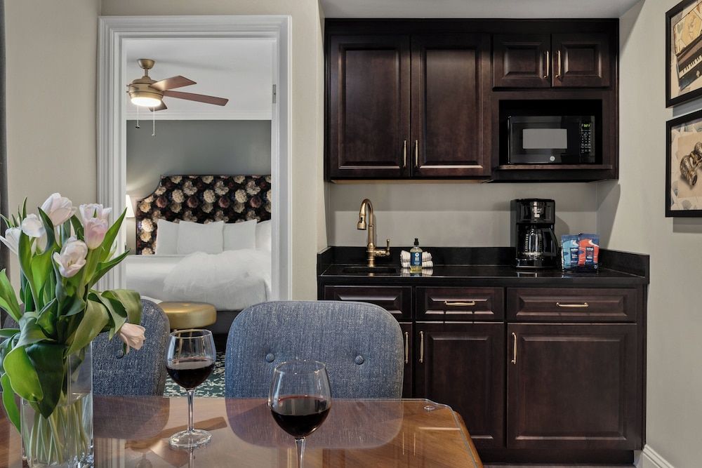 undefined Inn At The Opera 8