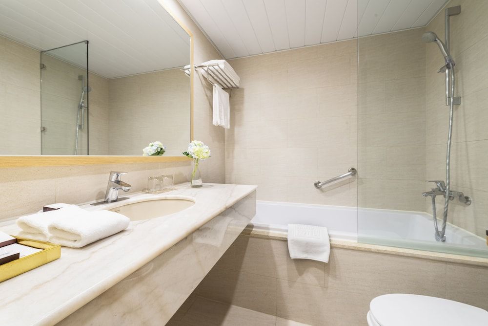 Hanoi Hotel Deluxe Room, 1 Double or 2 Twin Beds 3