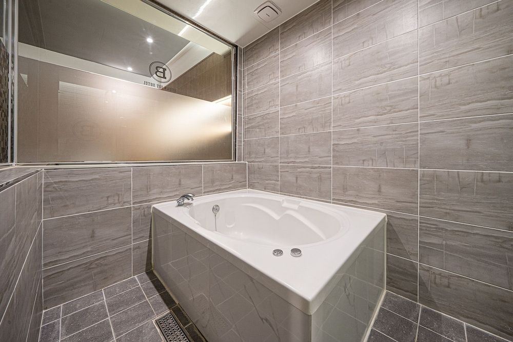 Brown-Dot Hotel Daegu Hyukshin Doshi Deluxe Room 5