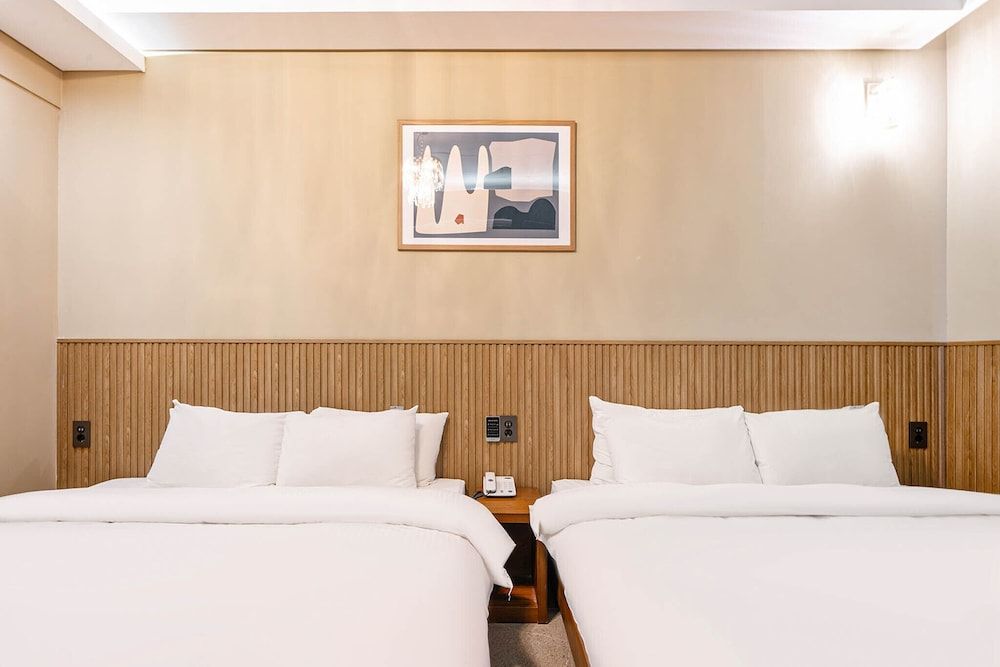 Brown-Dot Hotel Daegu Hyukshin Doshi Suite Twin Room 4