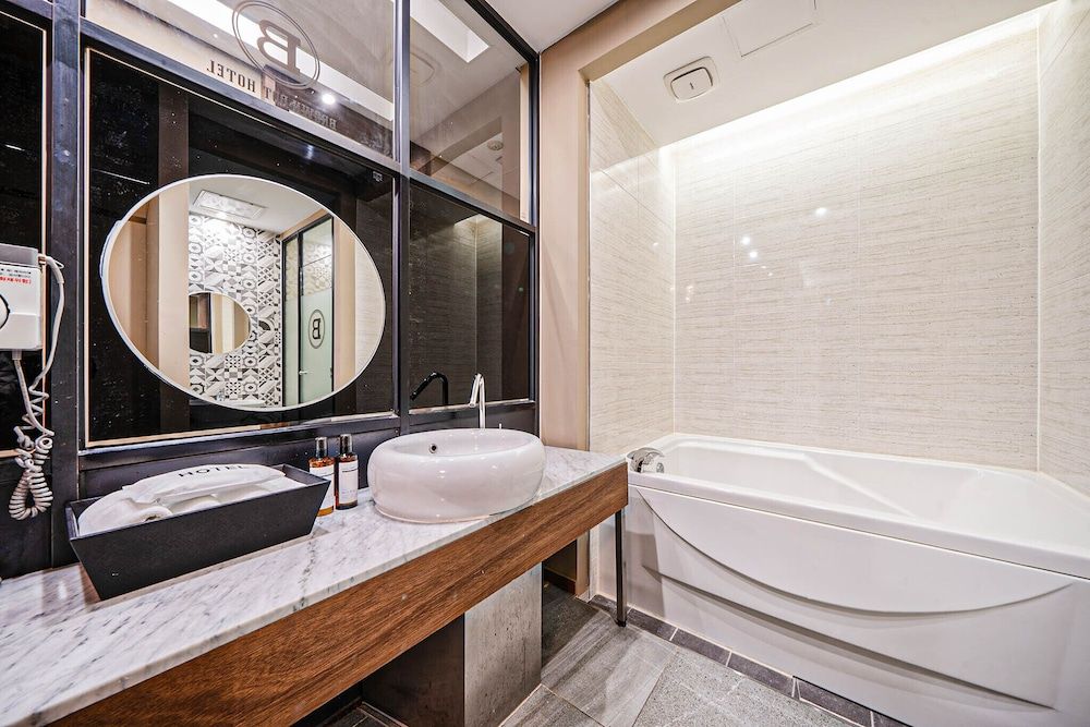 Brown-Dot Hotel Daegu Hyukshin Doshi Suite Twin Room 9