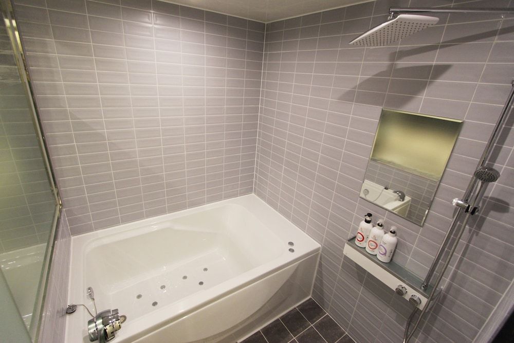 Brown-Dot Hotel Daegu Hyukshin Doshi Deluxe Twin Room 9