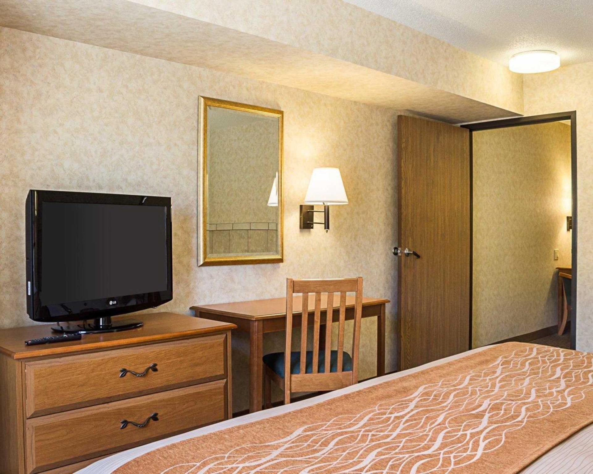 1 Queen Bed Nonsmoking
