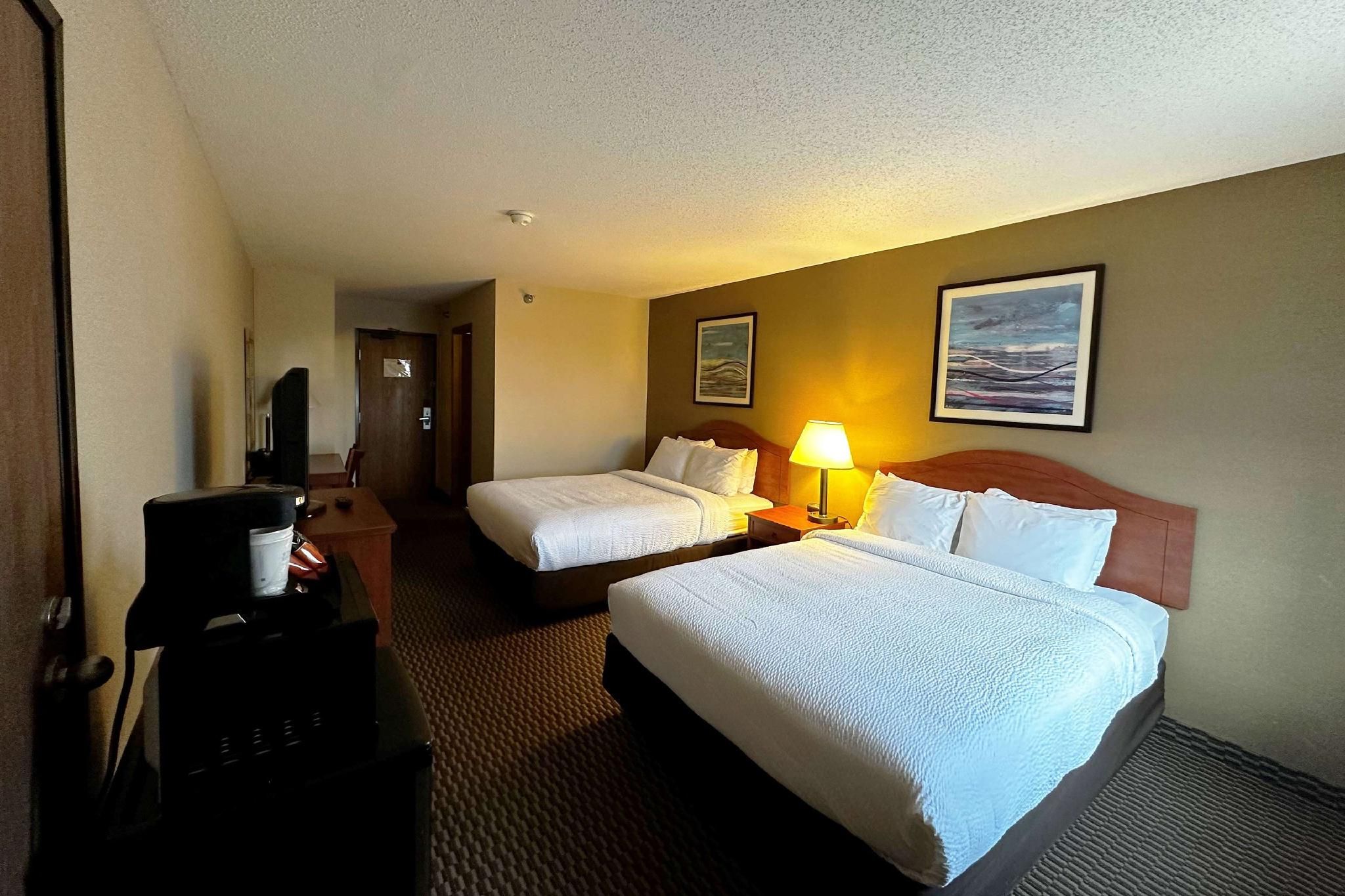 2 Queen Beds, No Elevator Access, Non-Smoking