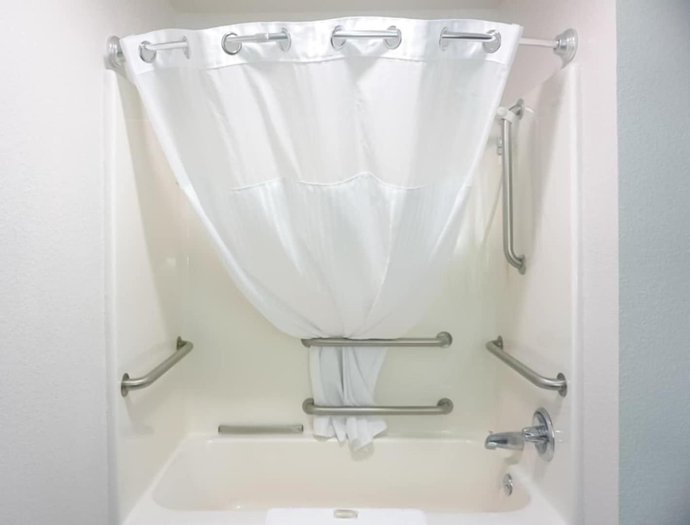 King Room with Tub with Grab Bars - Mobility Accessible/Non-Smoking