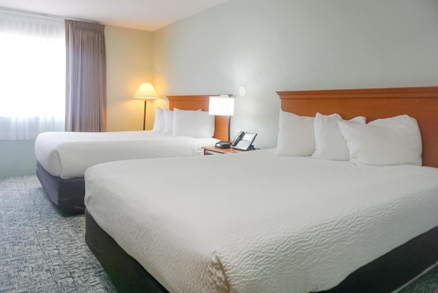 1 King Bed, Mobility Accessible Room, Tub w/Grab Bars, Non-Smoking