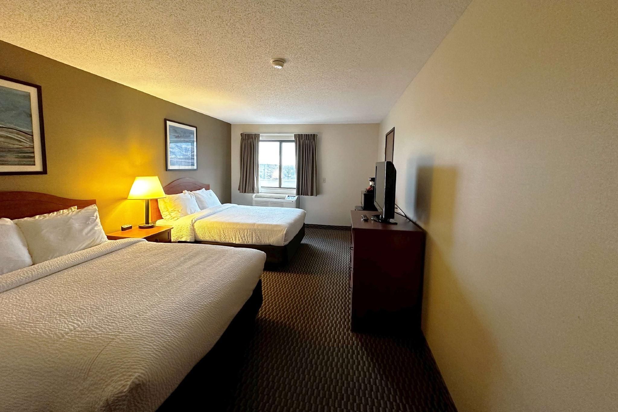 2 Queen Beds, No Elevator Access, Non-Smoking