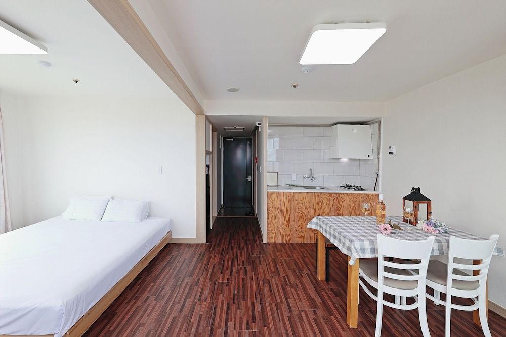 Ocean to you Resort Sokcho Seorak Beach Hotel and condo Side Ocean View Terrace with Pet (Water Spa) 7