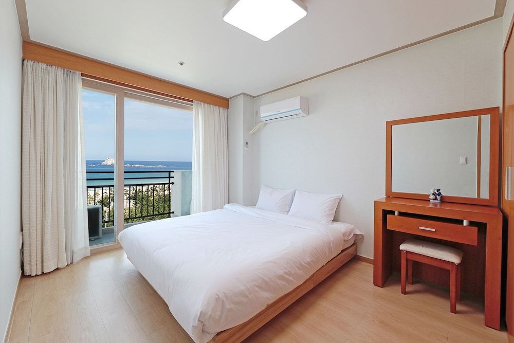 Ocean to you Resort Sokcho Seorak Beach Hotel and condo Royal Suite Ocean View Terrace (Water Spa)