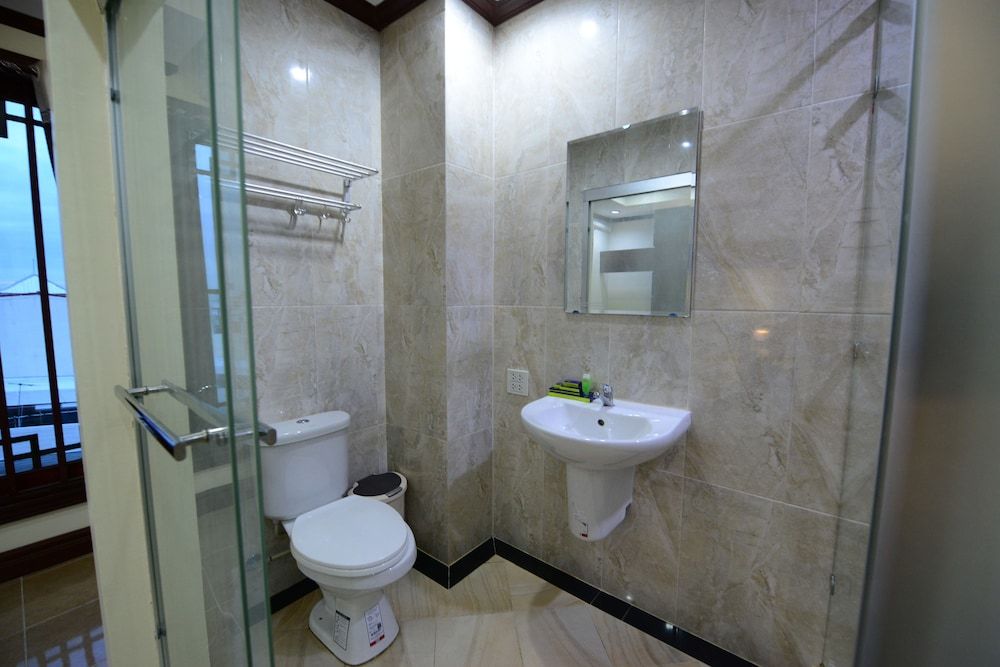 Vientiane Luxury Hotel Family Suite, Balcony 10