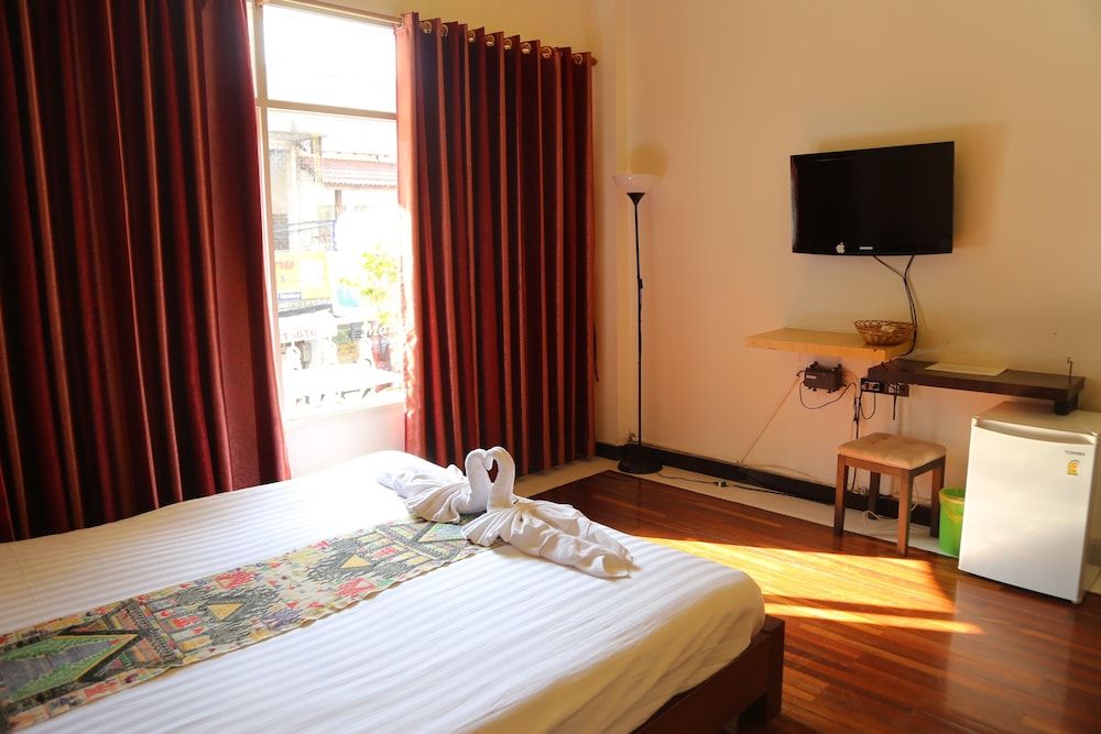 New iHouse Hotel - Hostel Deluxe Room, Balcony, City View 3