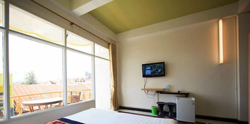 New iHouse Hotel - Hostel Deluxe Room, Balcony, City View 2