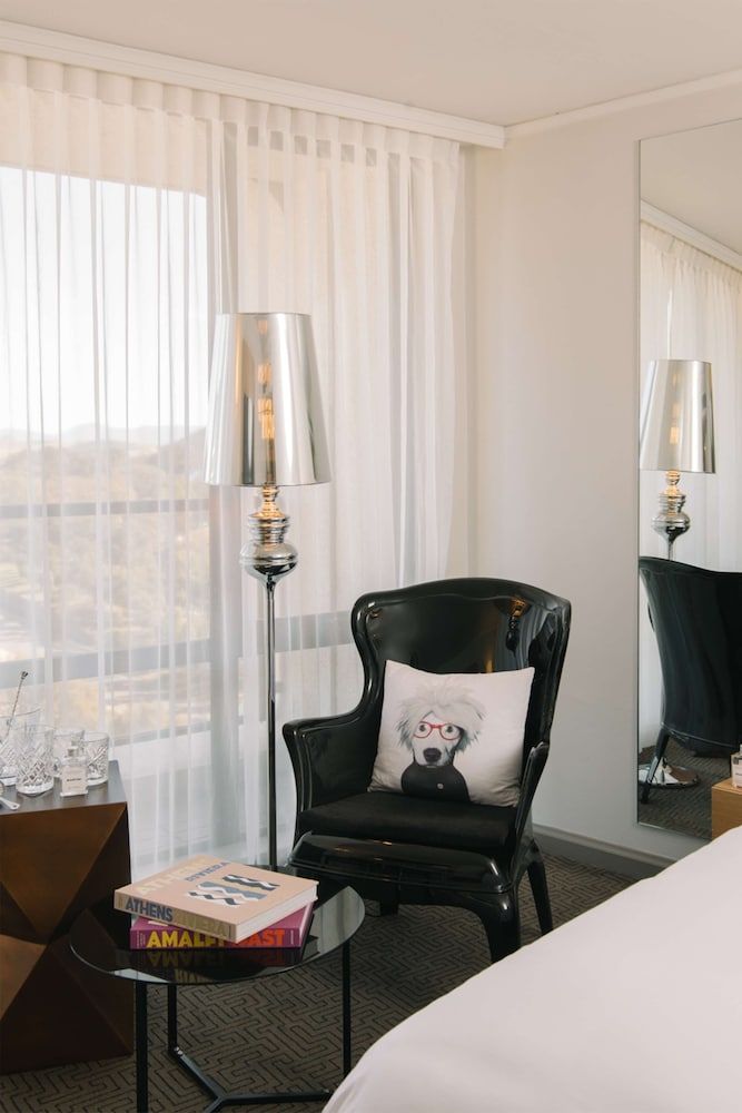 QT Canberra QT Twin Room 3