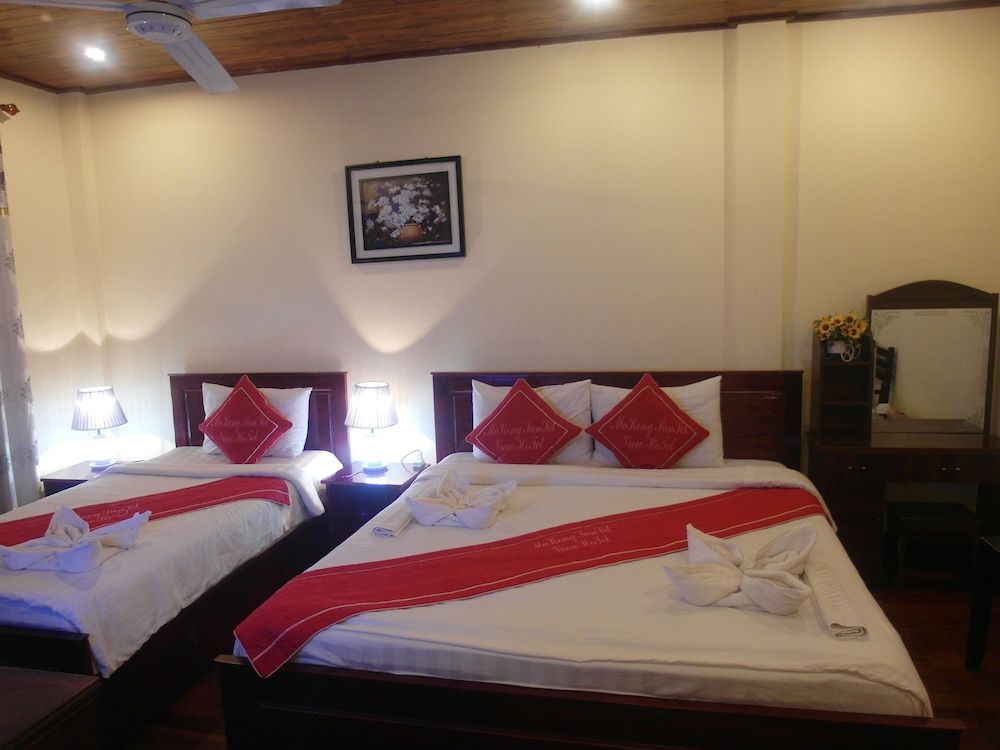 Mekong Sunset View Hotel Deluxe Triple Room 7