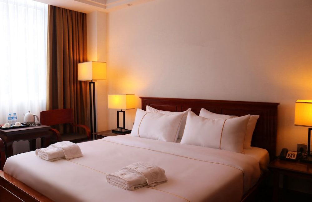 Chang Palace Vientiane Standard Room, 1 King Bed, Smoking, Refrigerator 2