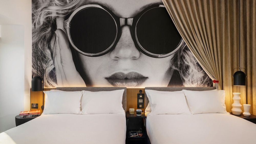 Hotel Indigo Melbourne on Flinders by IHG Standard Room, 2 Double Beds (Atrium View) 2