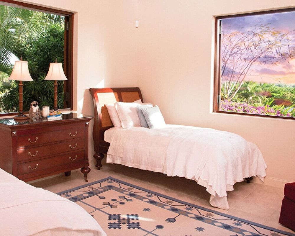 4 Bedroom Sunset Hill Villa