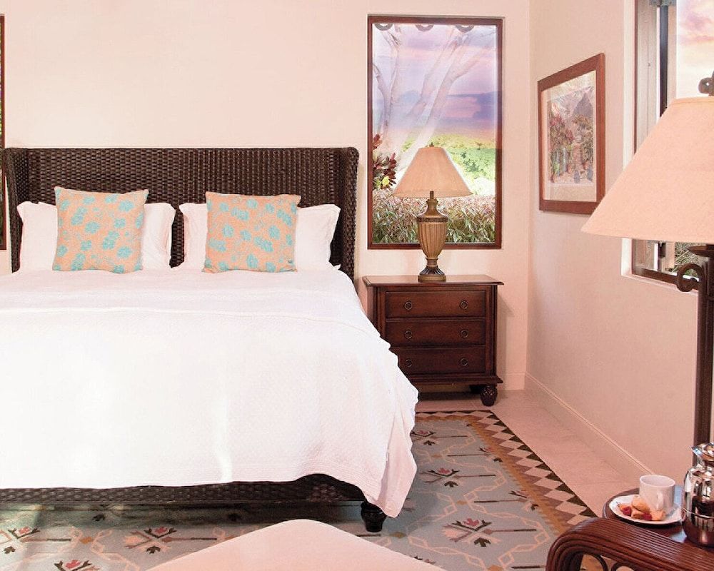 4 Bedroom Sunset Hill Villa