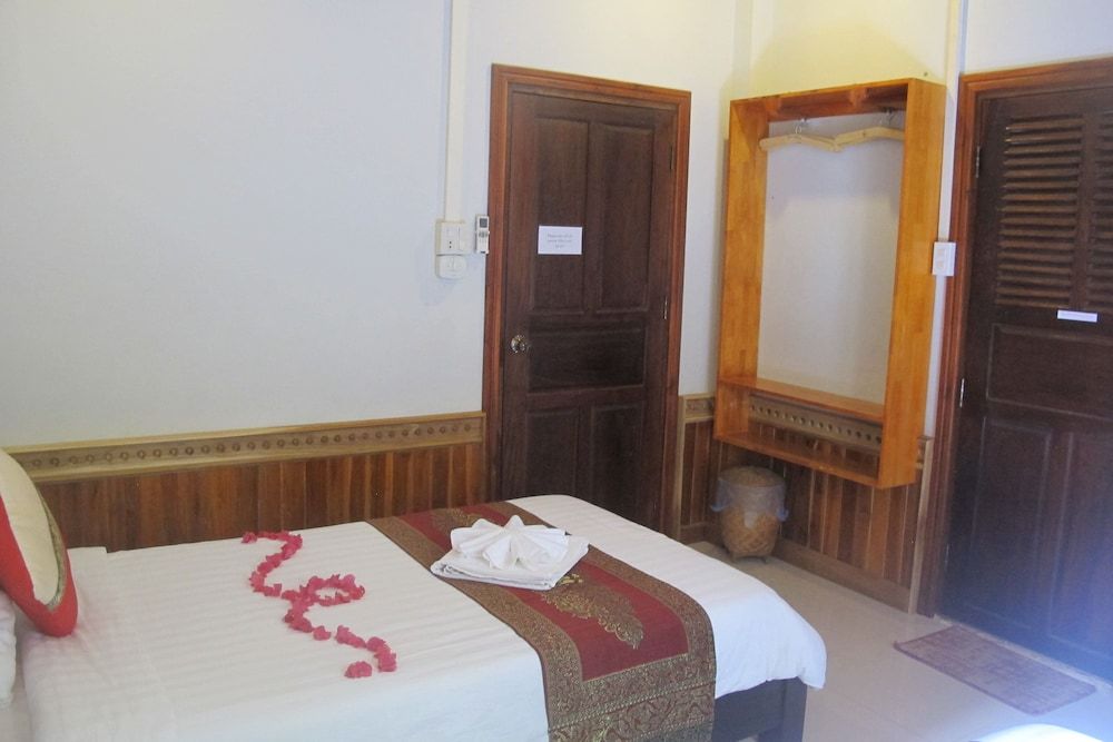 Golden Lotus Place Standard Twin 4